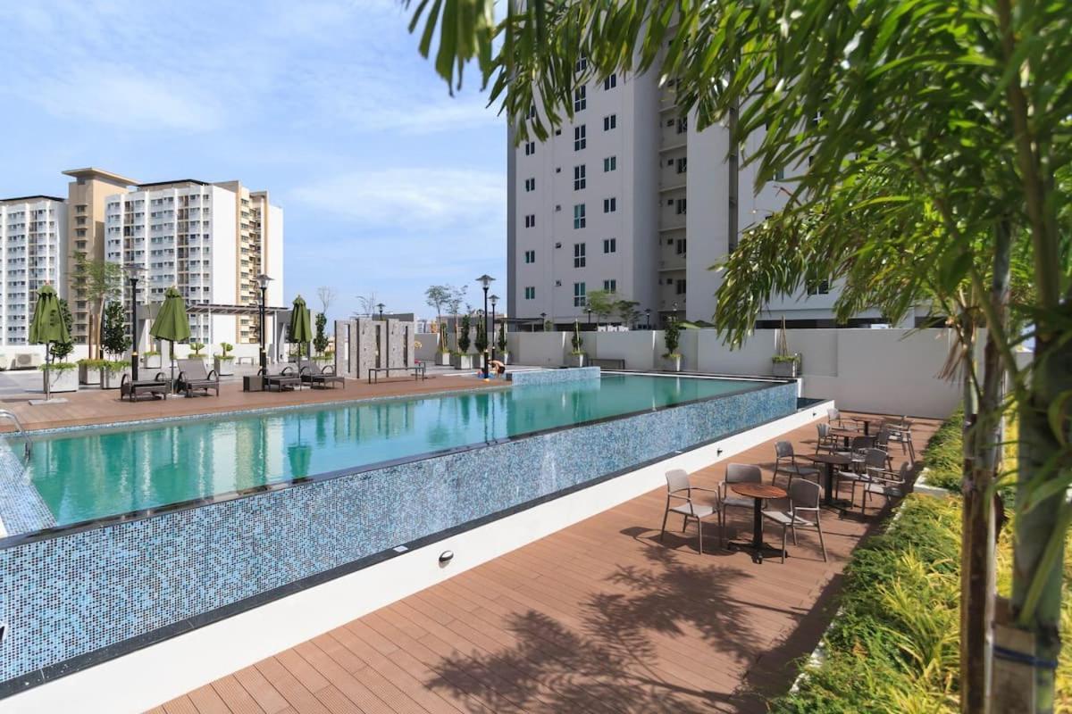 Deluxe And Feel Like A Home 1, 3-6 Pax ,Netflix, Georgetown Bagian luar foto